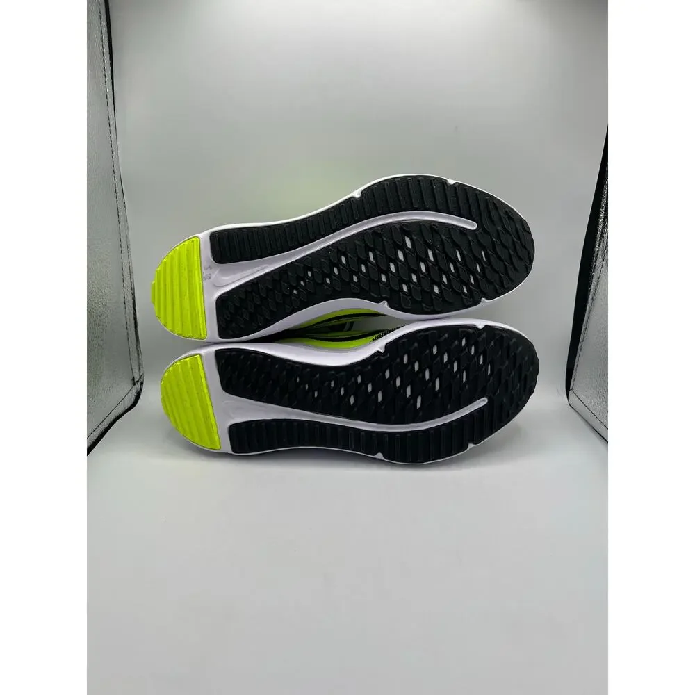 Nike Cosmic Runner GS “Black Volt” size 6 Y